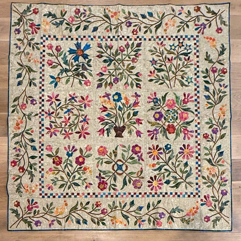 Handmade Heirloom Quilt- Spring Bouquet Laundry Basket Applique Finished